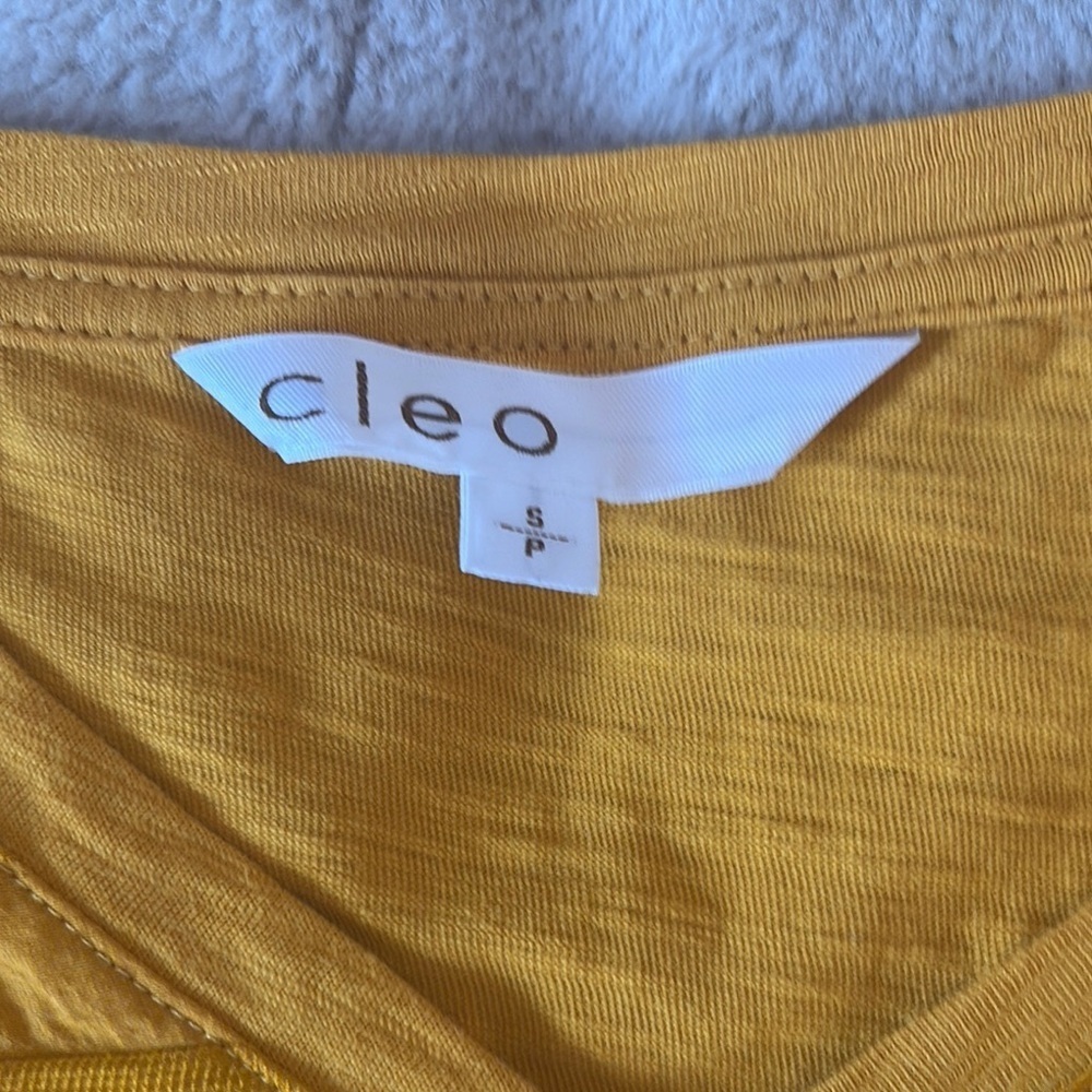 Cleo Gold Ribbed Short Sleeve Blouse SM356 - Picture 5 of 6
